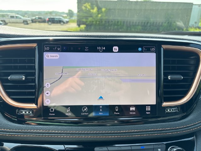 New 2027 Chrysler Pacifica Pinnacle w/ Theater Group AWD/4WD image 17