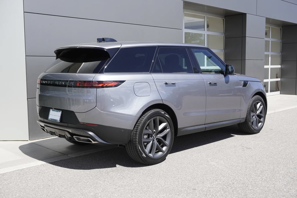 Used 2025 Land Rover Range Rover Sport SE AWD/4WD image 4