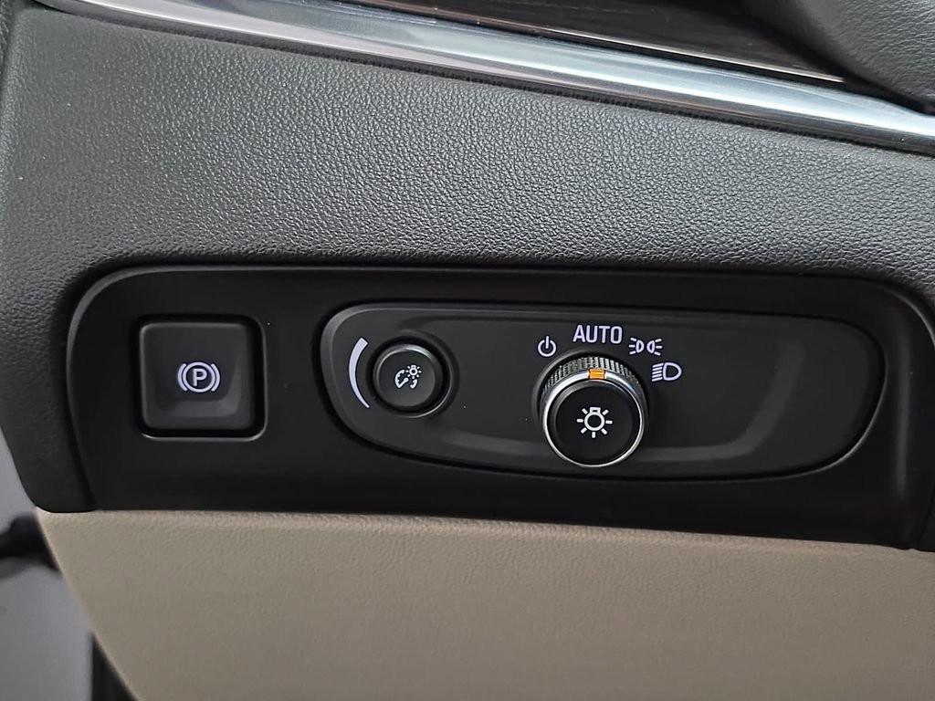 Used 2019 Buick Enclave Essence FWD image 20