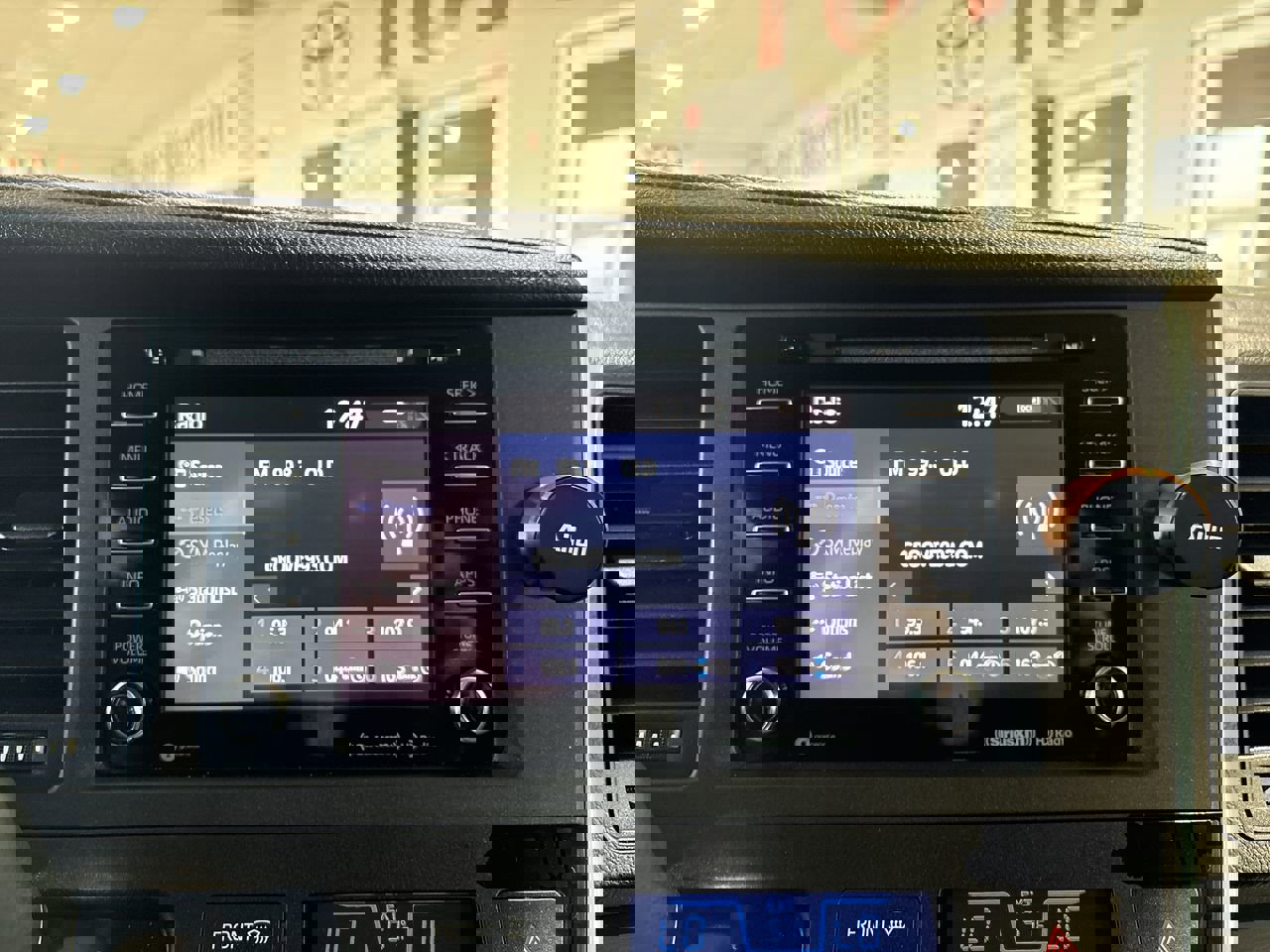 Used 2018 Toyota Sienna SE image 17