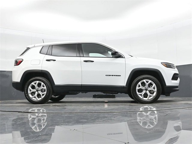 Used 2025 Jeep Compass Sport image 39