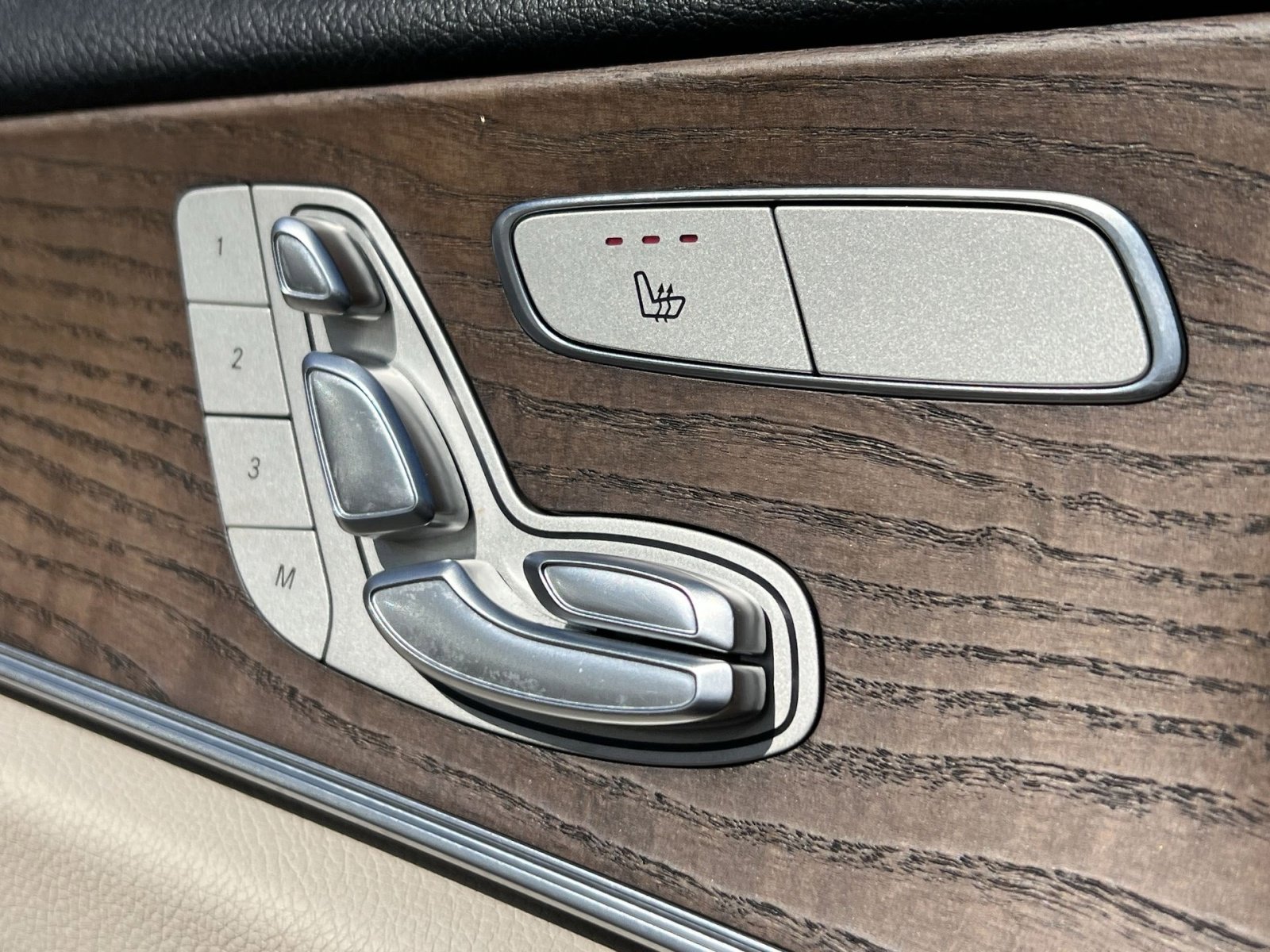 Certified 2021 Mercedes-Benz E 350 4MATIC Sedan w/ Premium Package image 33