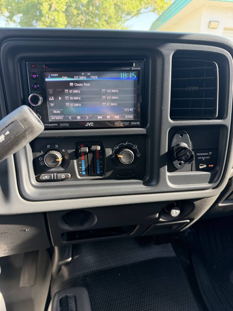 Used 2006 GMC Sierra 2500 W/T w/ Skid Plate Package AWD/4WD image 9