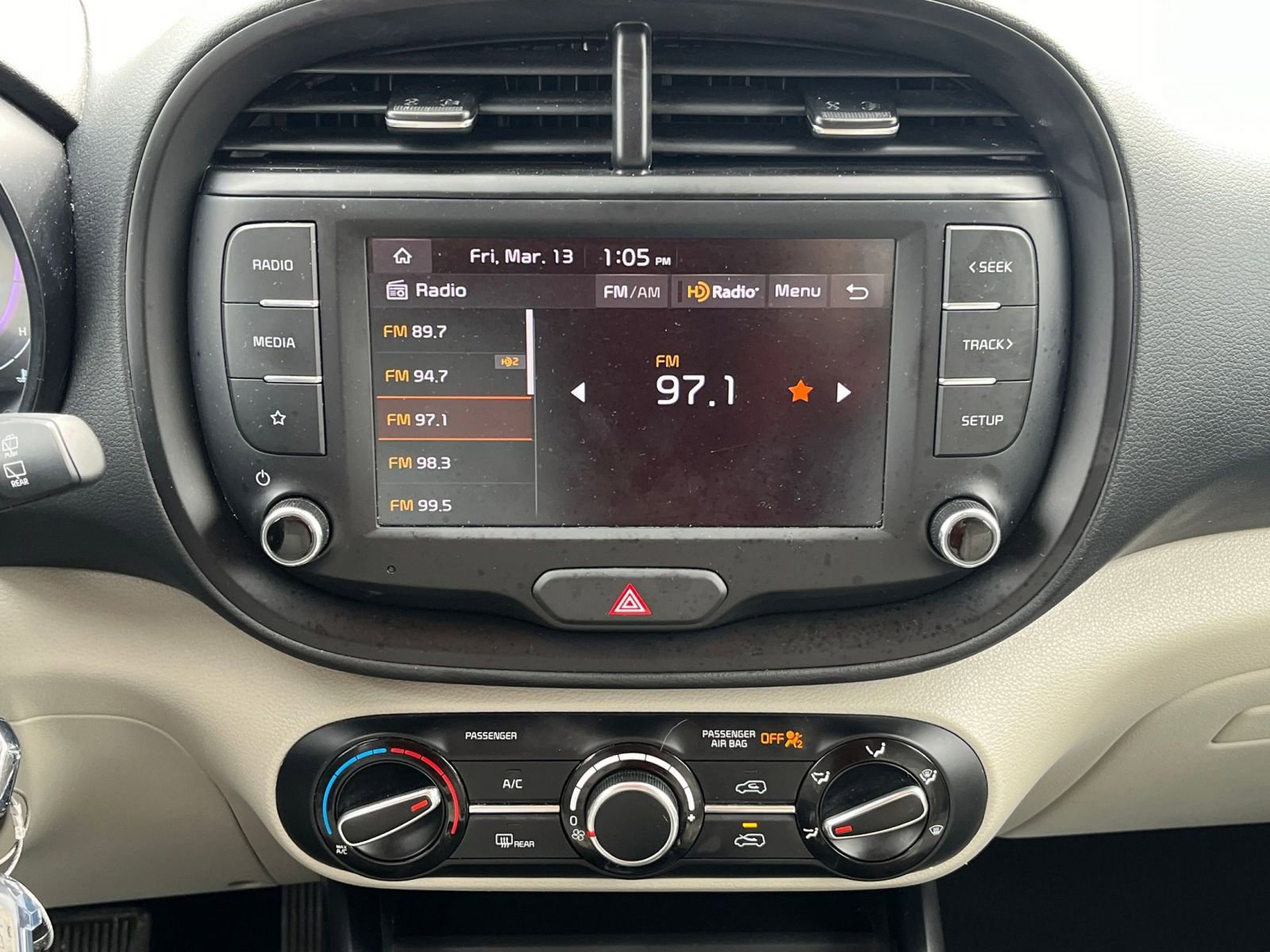 Used 2025 Kia Soul LX w/ LX Technology Package image 17