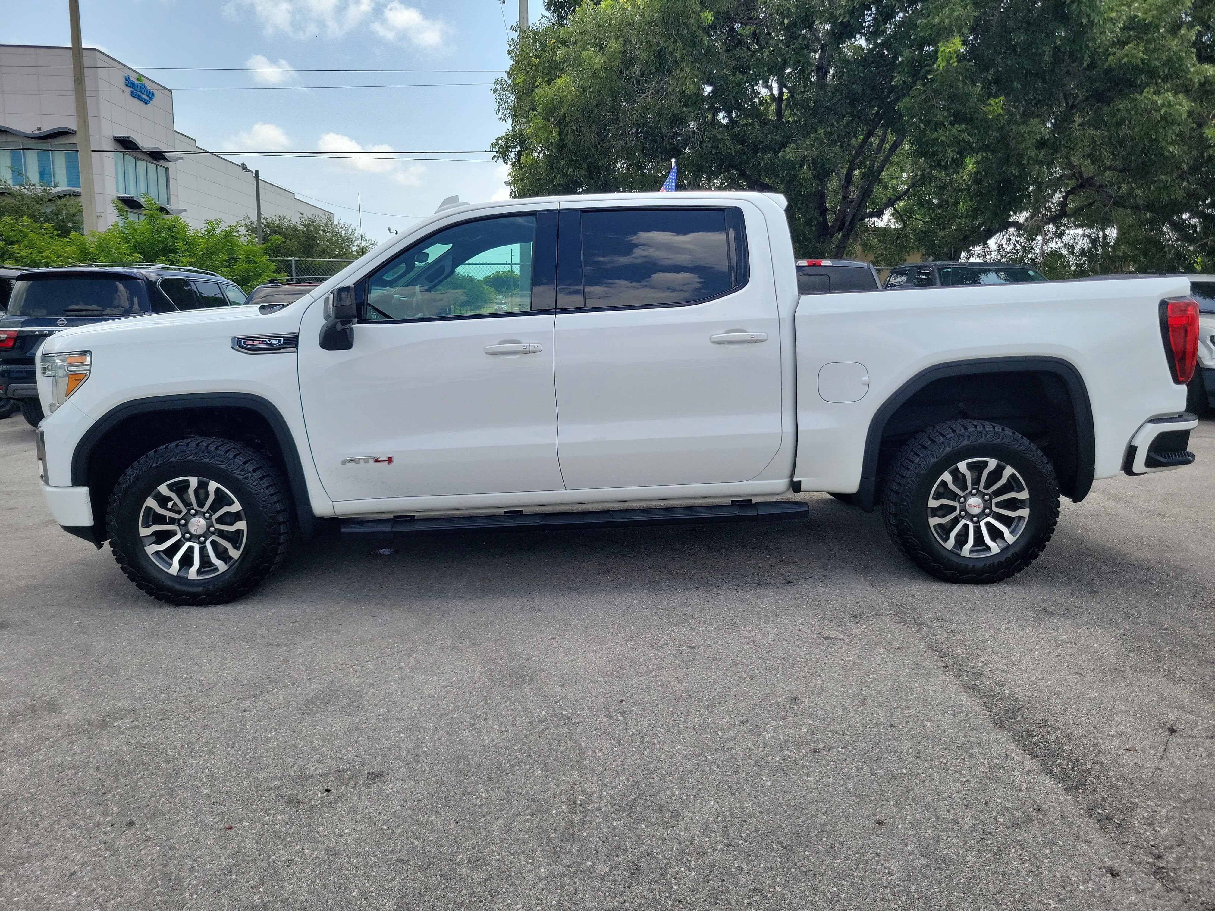 Used 2020 GMC Sierra 1500 AT4 w/ AT4 Premium Package AWD/4WD image 8