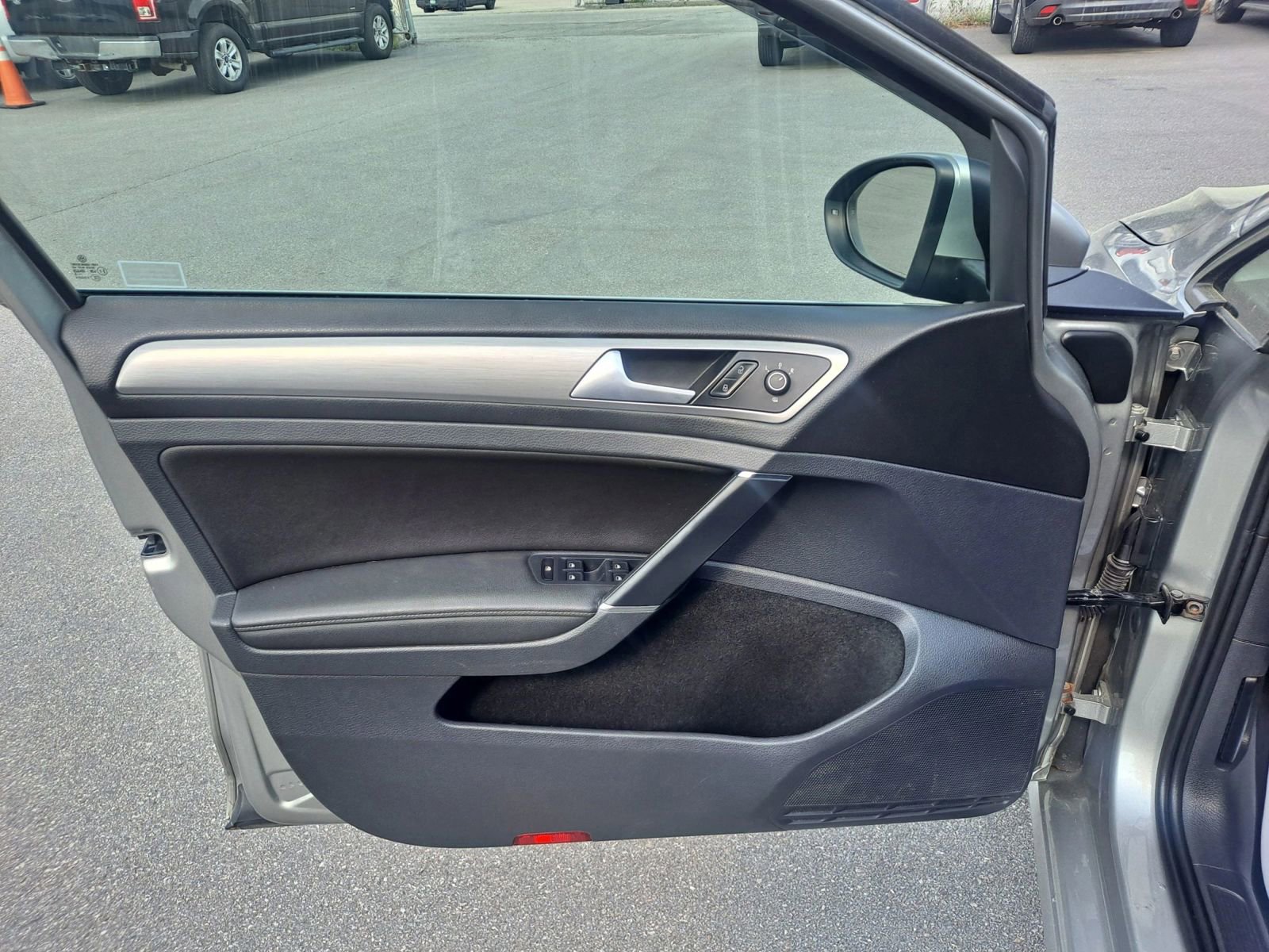 Used 2015 Volkswagen Golf TDI S image 10