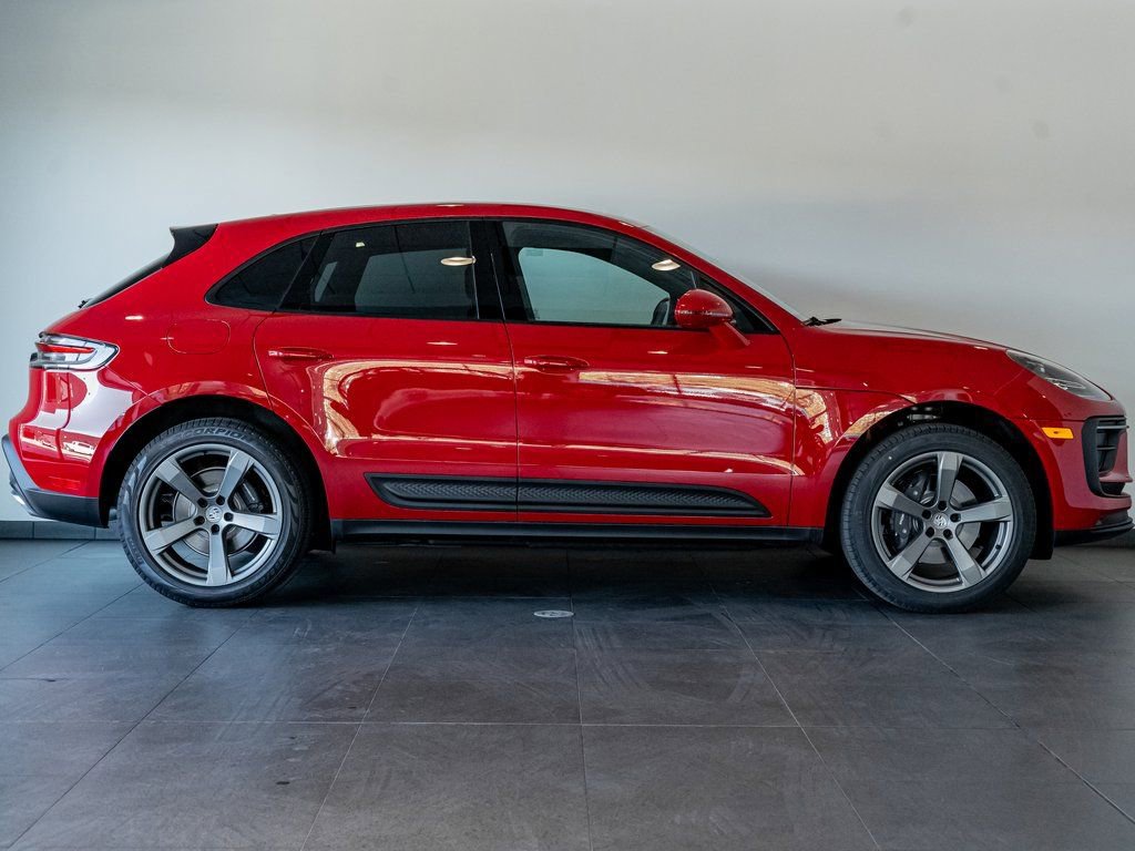 Certified 2025 Porsche Macan AWD/4WD image 6