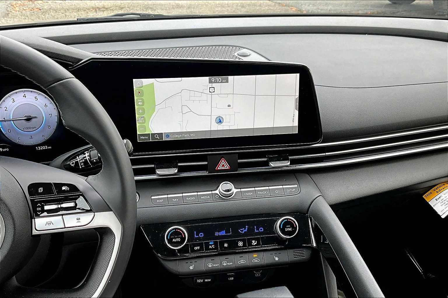 Used 2024 Hyundai Elantra SEL w/ Convenience Package image 6