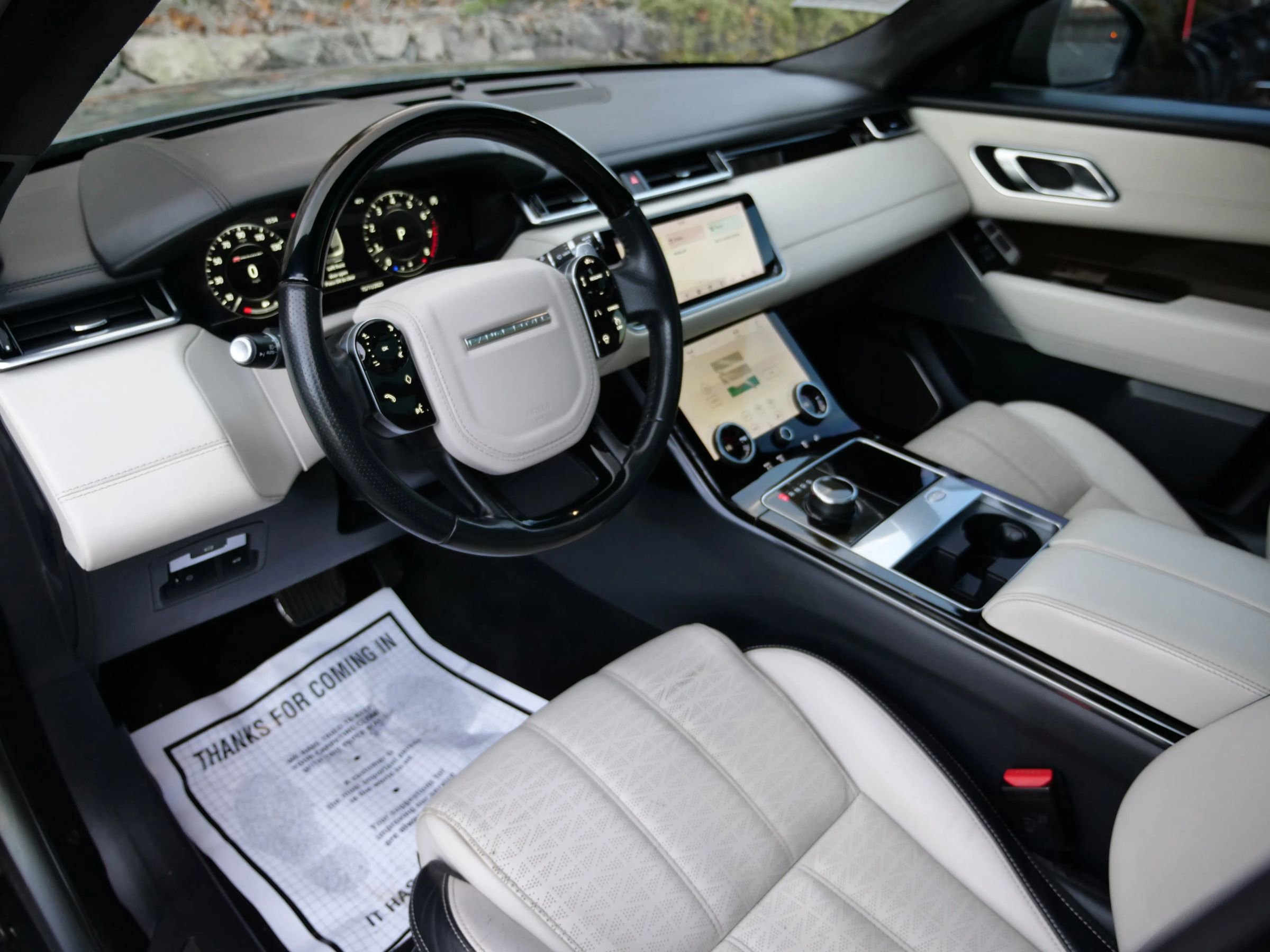 Used 2018 Land Rover Range Rover Velar R-Dynamic HSE image 12