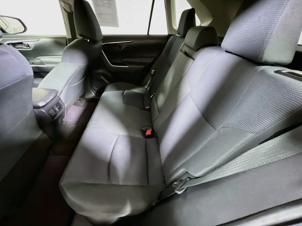 Certified 2020 Toyota RAV4 LE w/ Carpet Mat Package AWD/4WD image 20