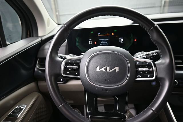 Used 2025 Kia Carnival FWD image 8