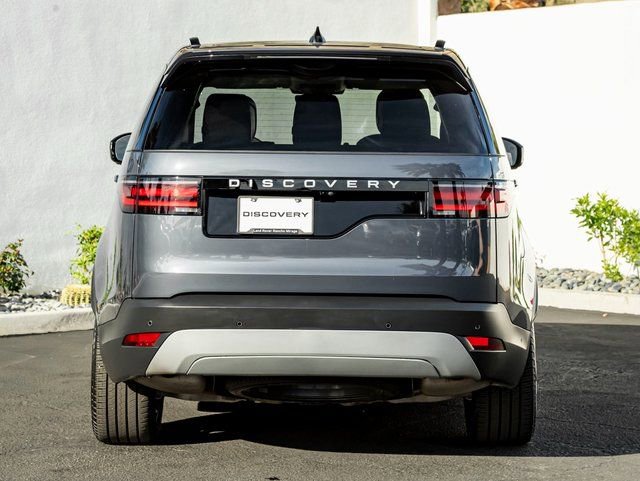 Used 2025 Land Rover Discovery S image 8
