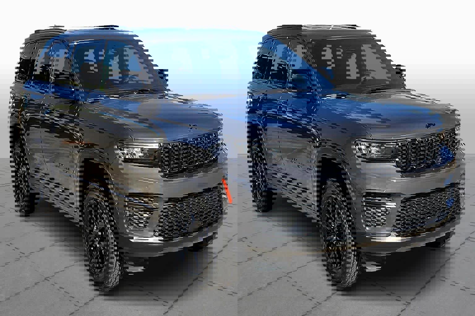 New 2025 Jeep Grand Cherokee Laredo image 2