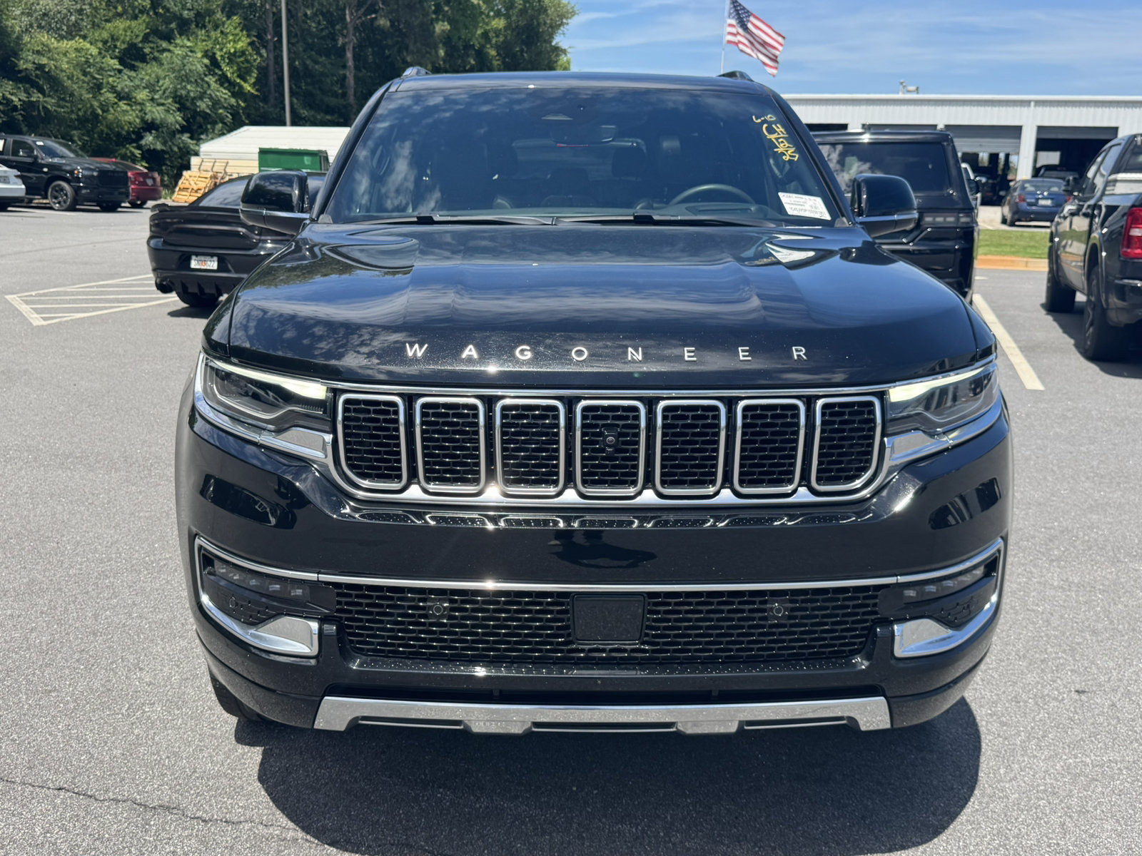 Used 2025 Jeep Wagoneer Series III w/ Premium Group I AWD/4WD image 2