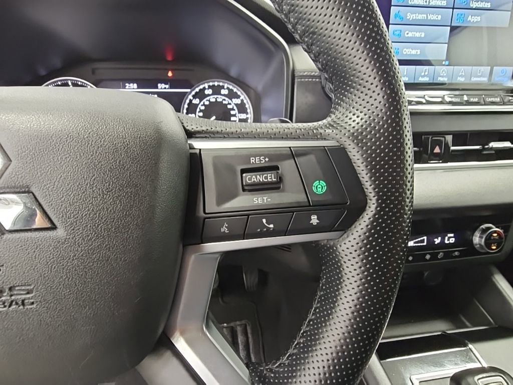 Used 2024 Mitsubishi Outlander SE image 28