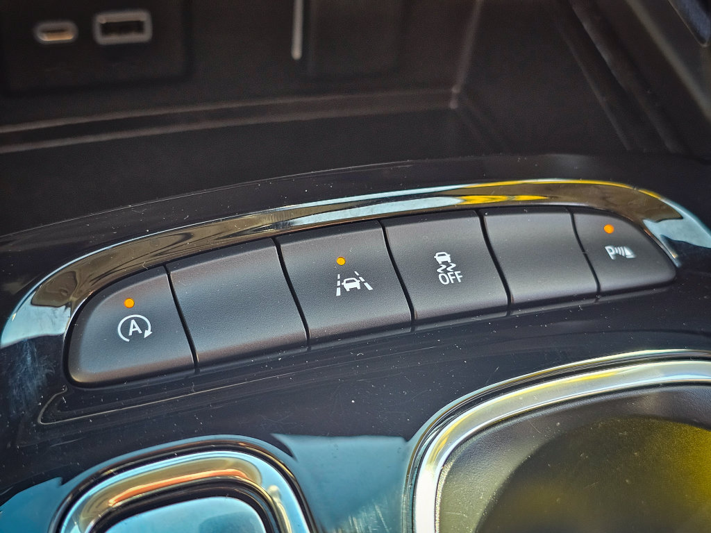 Used 2022 Buick Envision Essence w/ Safety Package FWD image 29