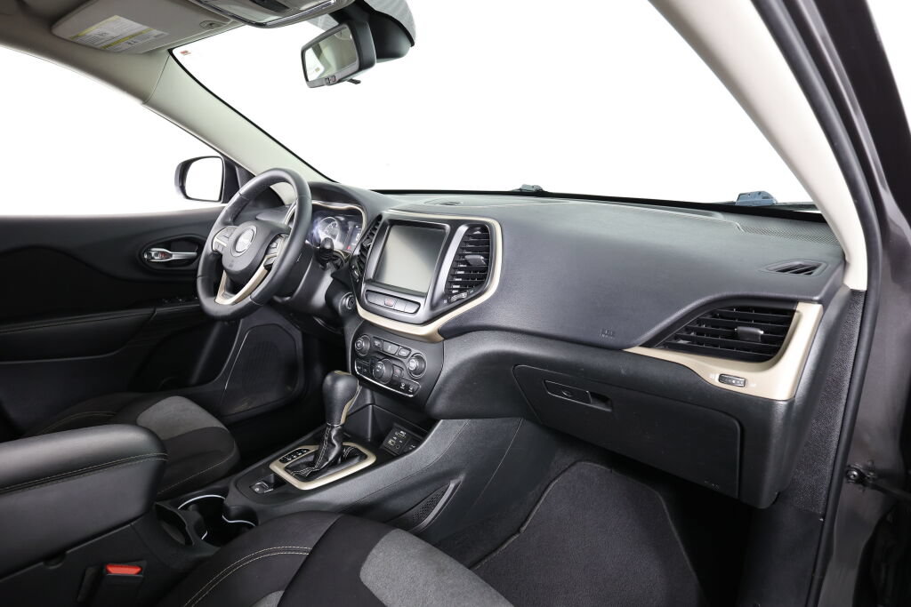 Used 2014 Jeep Cherokee Latitude FWD image 23