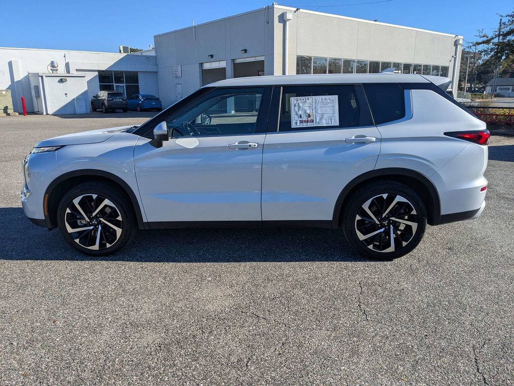 Used 2024 Mitsubishi Outlander SE image 7