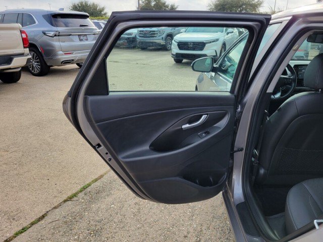 Used 2020 Hyundai Elantra GT w/ Style Package 02 image 28