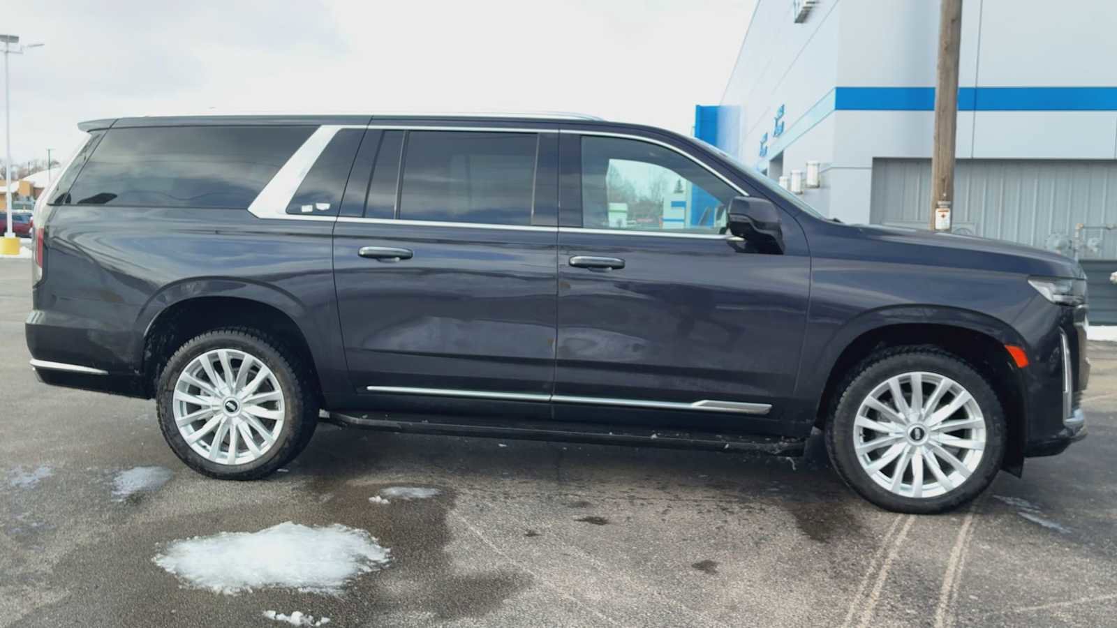 Certified 2024 Cadillac Escalade ESV Luxury image 9