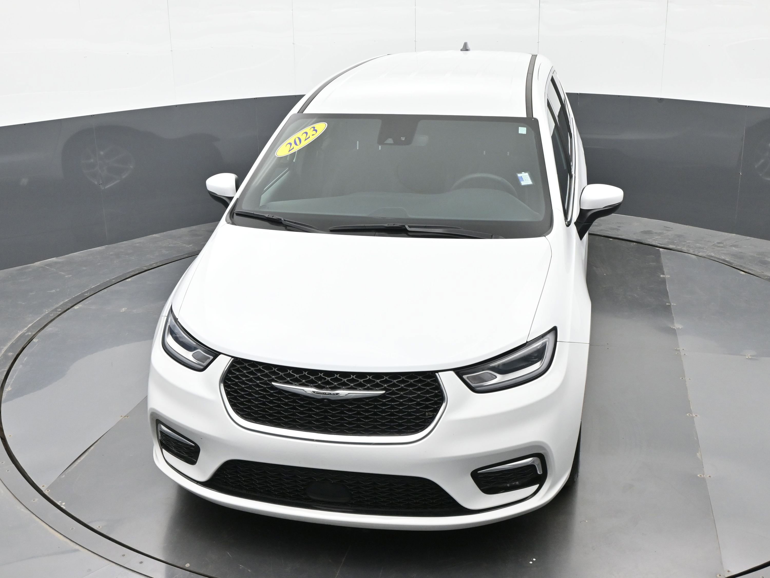 Used 2023 Chrysler Pacifica Touring FWD image 31