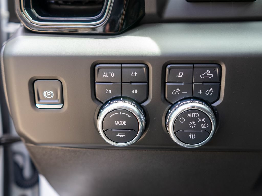 Used 2025 GMC Sierra 1500 AT4 w/ AT4 Premium Package AWD/4WD image 20