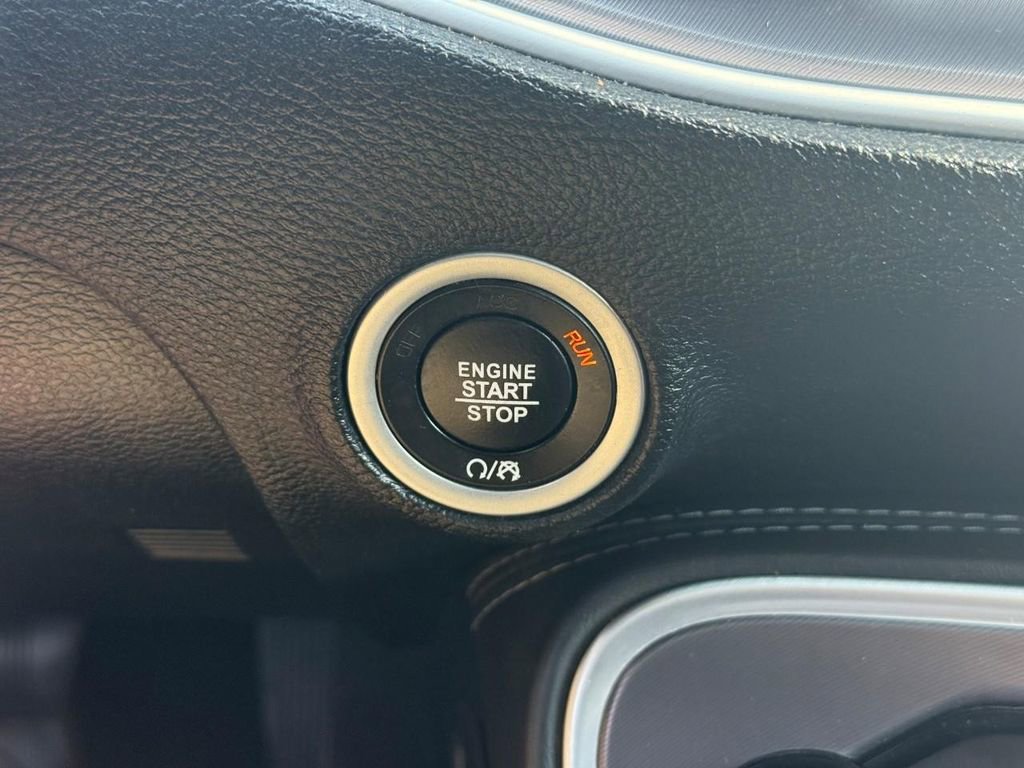 Used 2019 Dodge Challenger SXT image 23