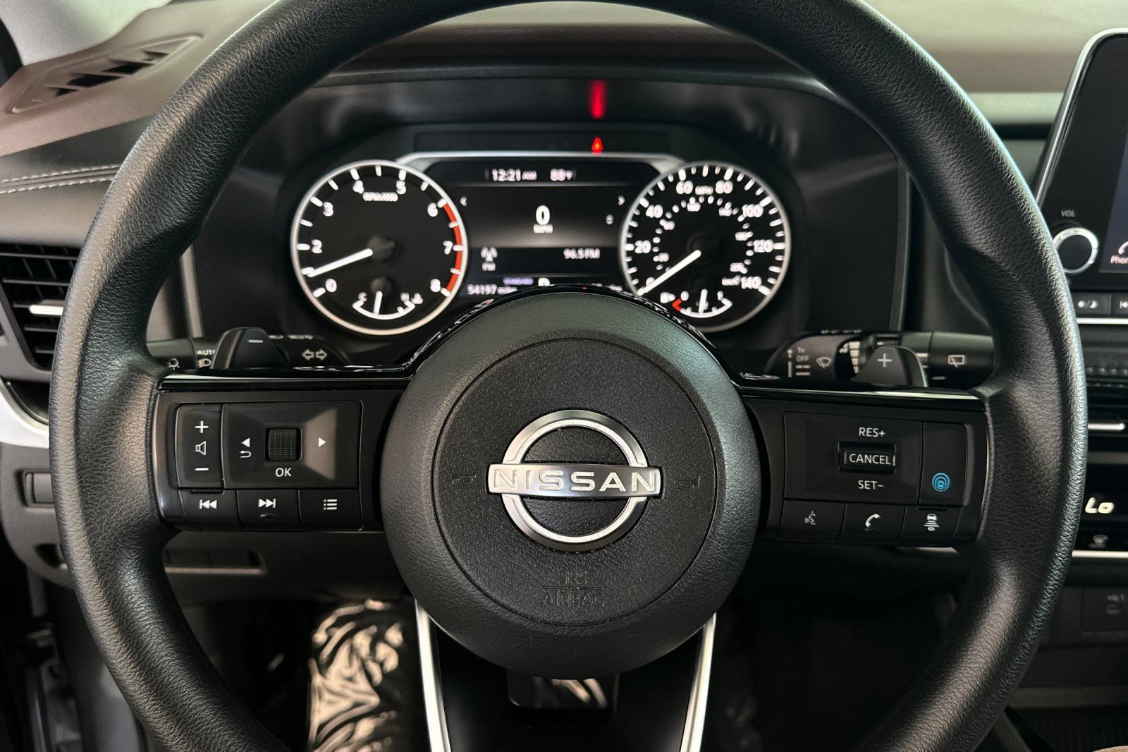 Used 2023 Nissan Rogue SV FWD image 30