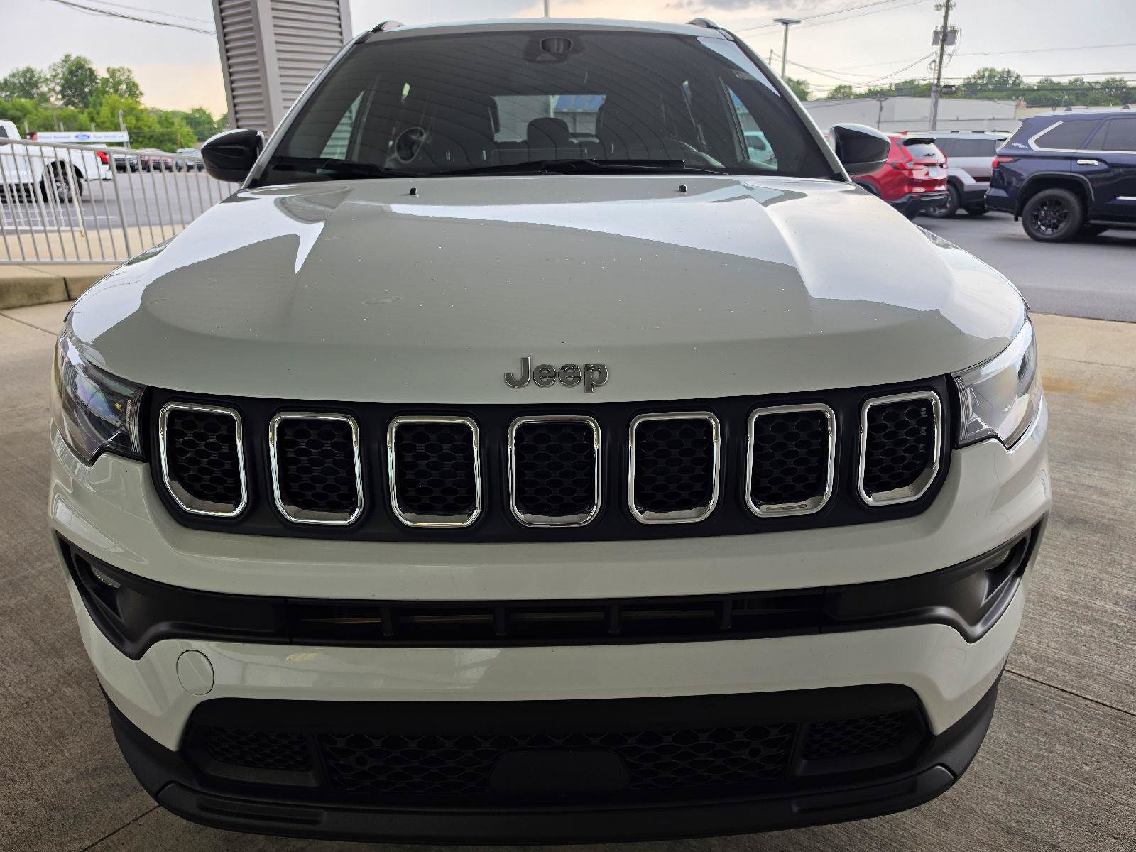 Used 2024 Jeep Compass Latitude AWD/4WD image 8