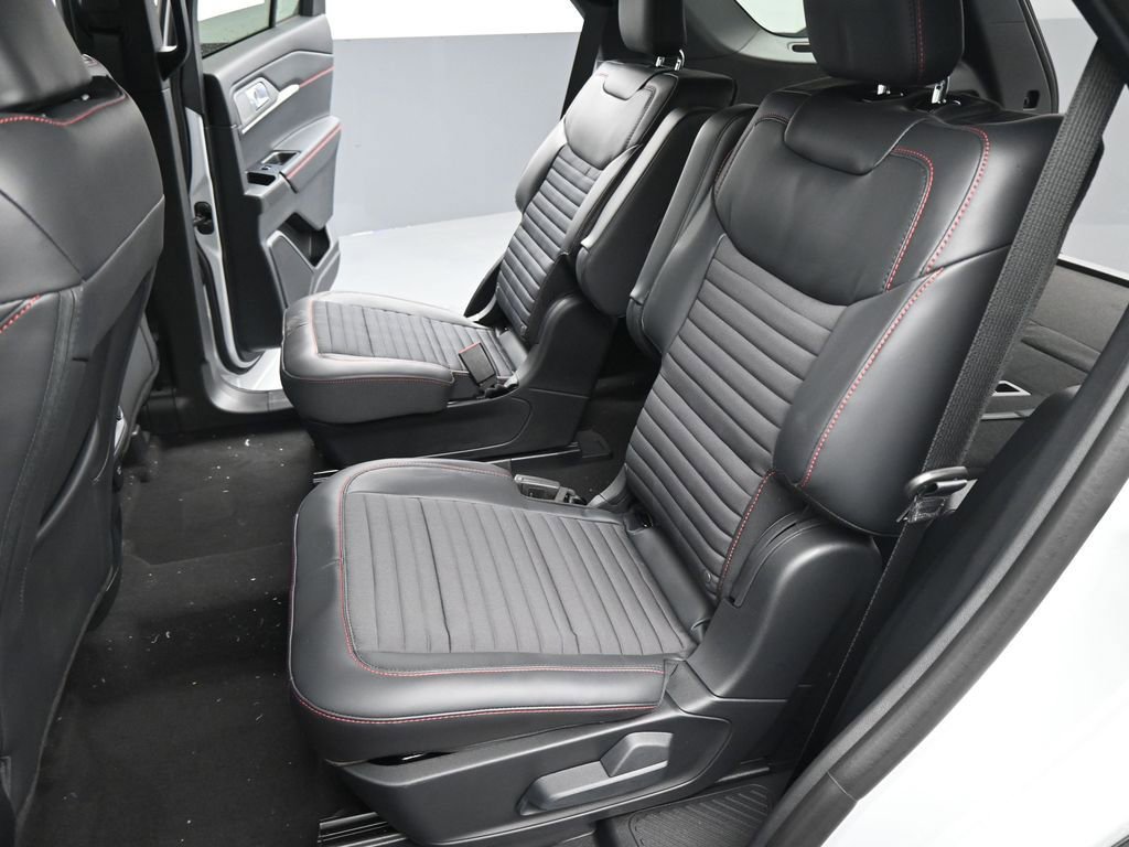 New 2026 Ford Explorer ST-Line w/ ST-Line Street Pack image 14