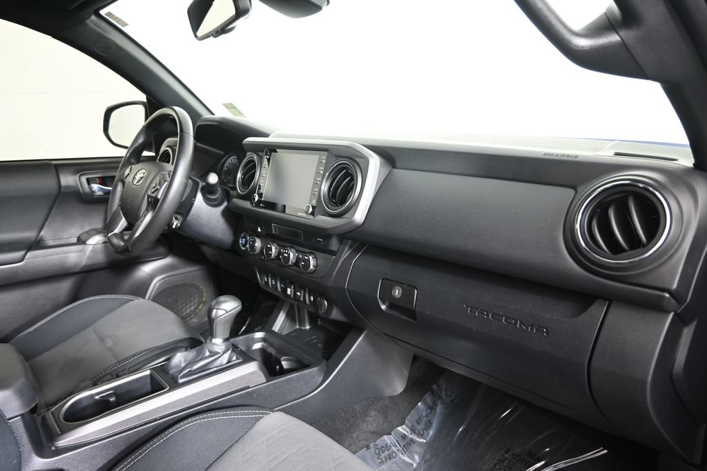 Used 2022 Toyota Tacoma TRD Off-Road w/ Technology Package AWD/4WD image 15