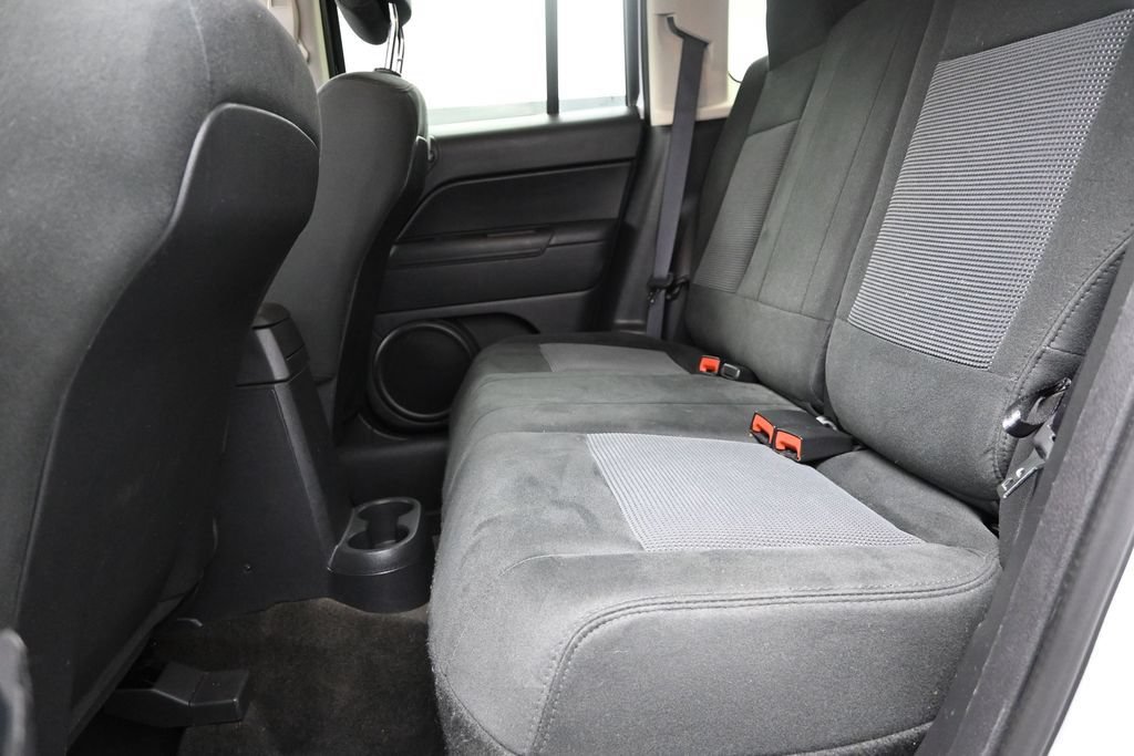 Used 2015 Jeep Patriot Latitude FWD image 15