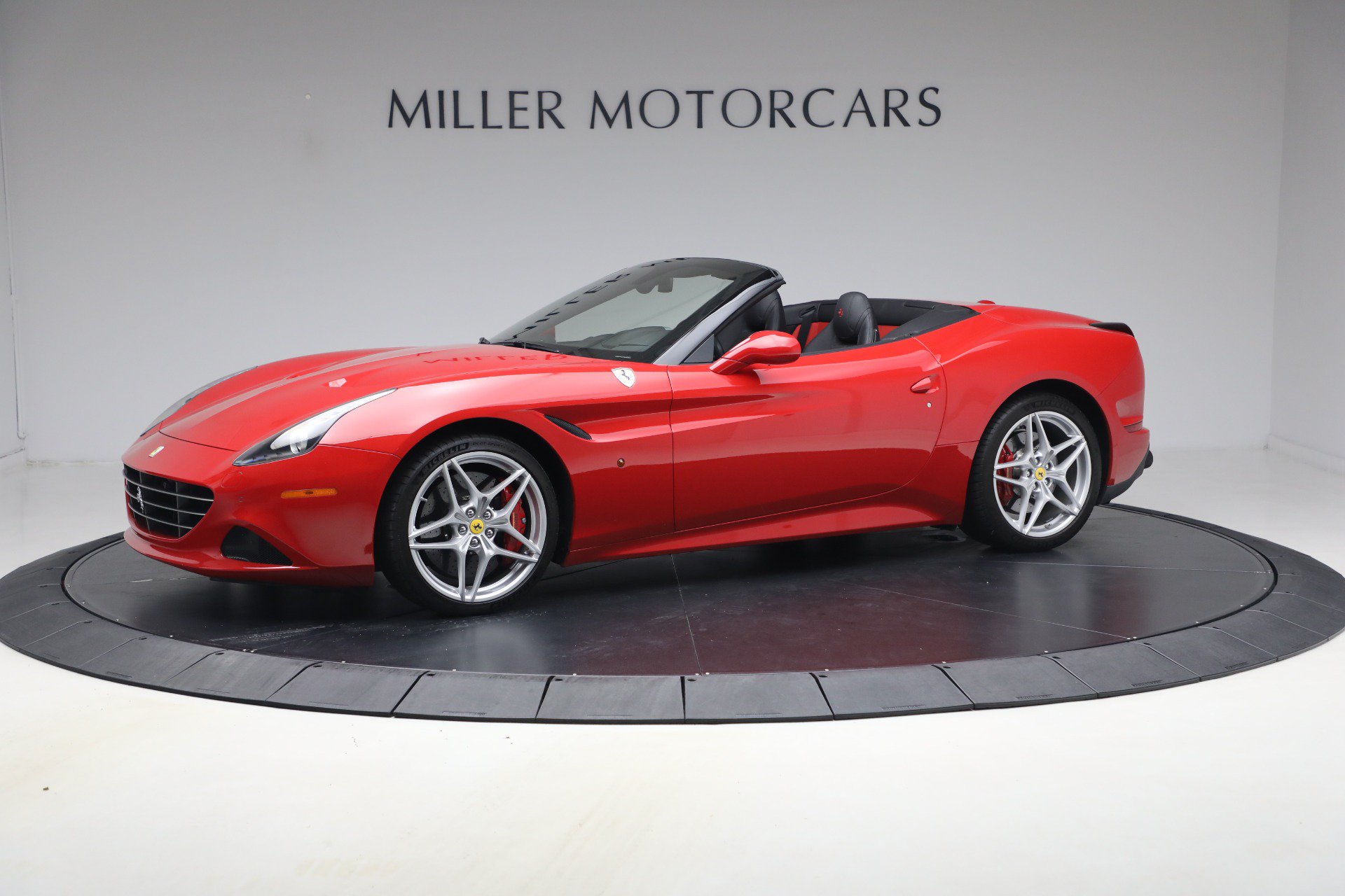 Certified 2017 Ferrari California T RWD image 2