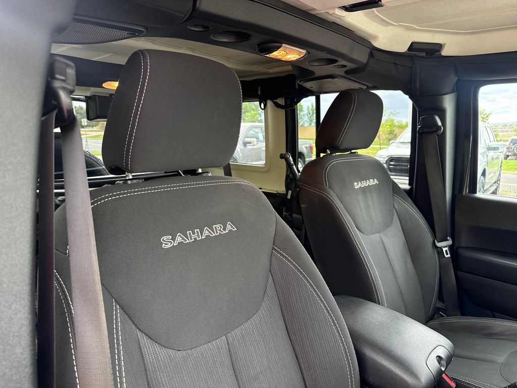 Used 2016 Jeep Wrangler Unlimited Sahara w/ Connectivity Group AWD/4WD image 25