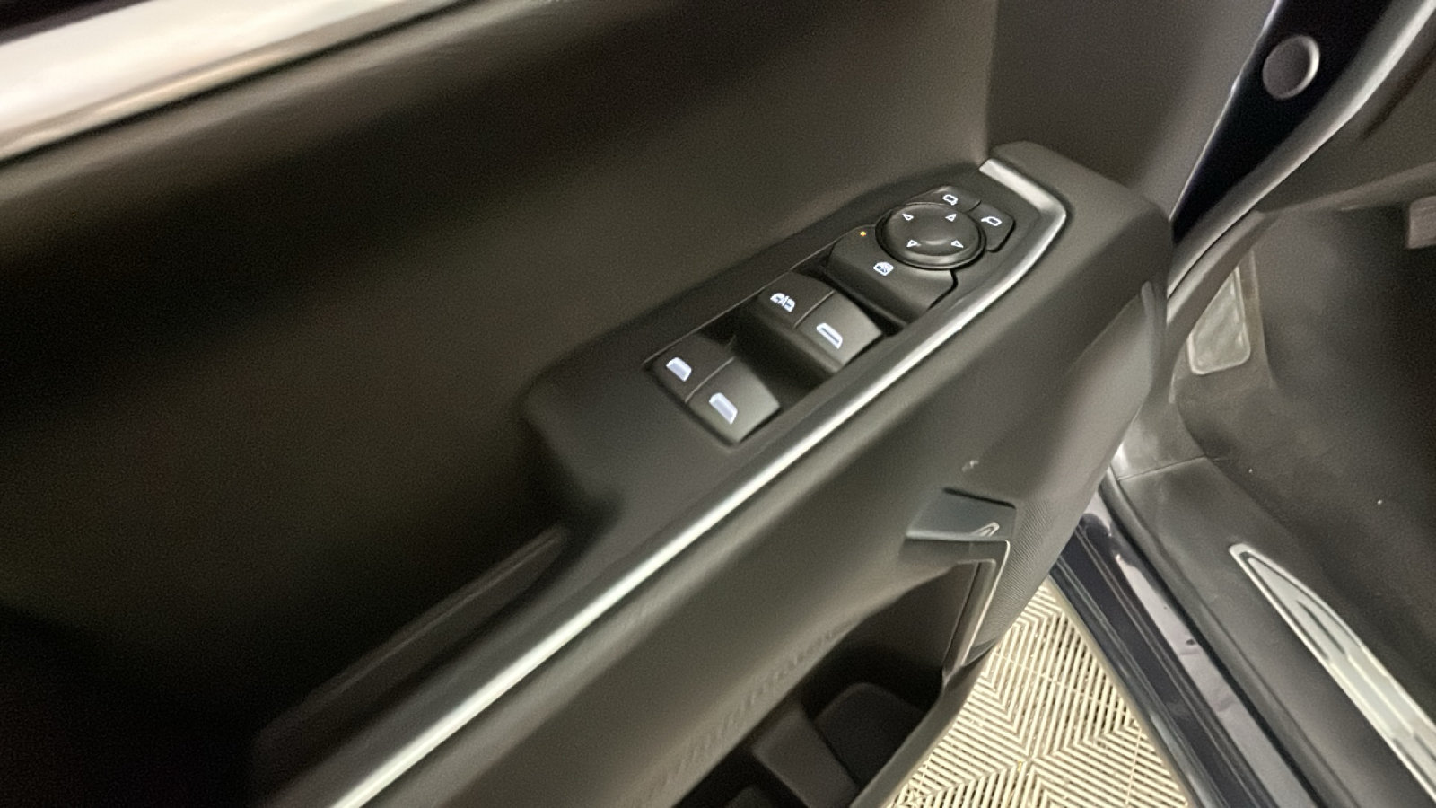 Used 2024 Chevrolet Silverado 1500 LT AWD/4WD image 13