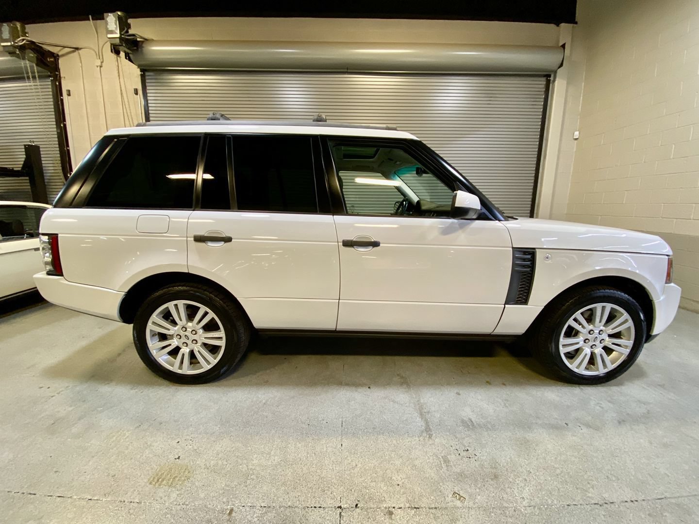 Used 2011 Land Rover Range Rover HSE LUX AWD/4WD image 10