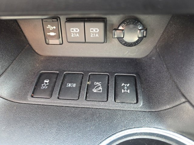 Used 2019 Toyota Highlander XLE AWD/4WD image 10