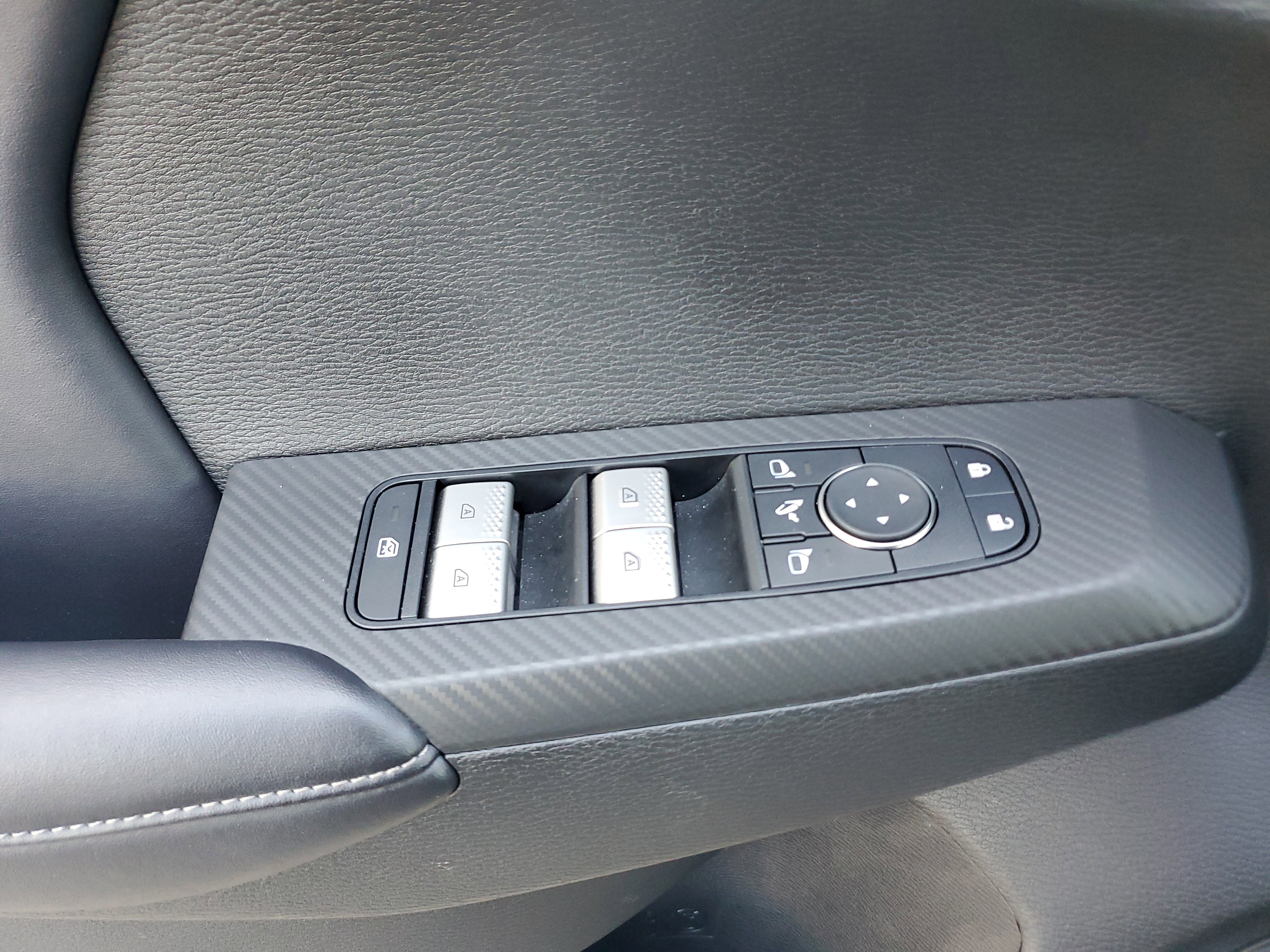 Used 2025 Mitsubishi Outlander SE image 29