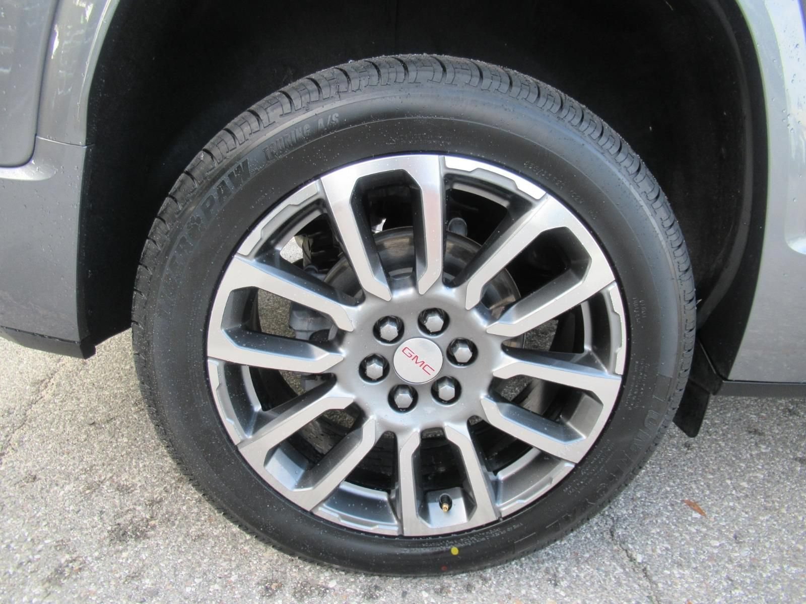 Used 2021 GMC Acadia Denali w/ Denali Technology Package FWD image 8