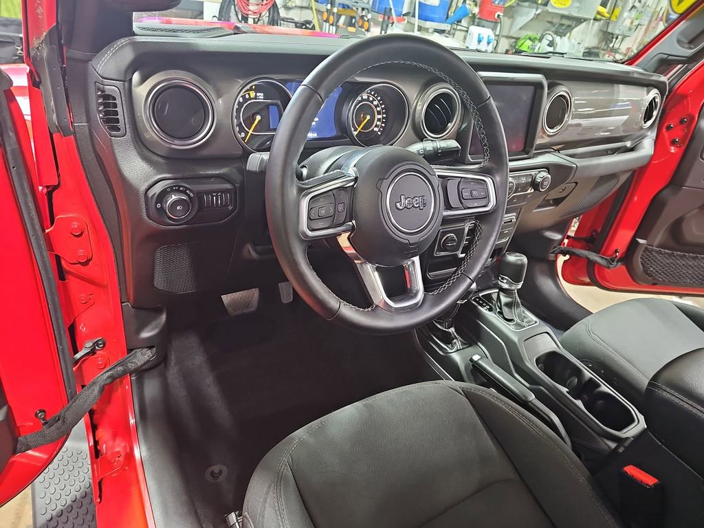 Used 2022 Jeep Wrangler Unlimited Sahara w/ Cold Weather Group image 15