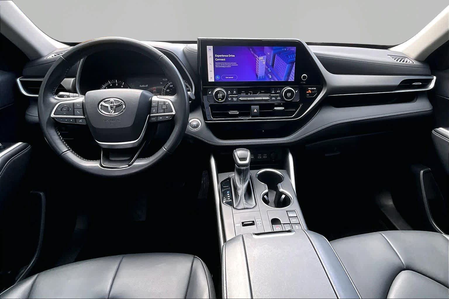 Used 2023 Toyota Highlander XLE FWD image 16