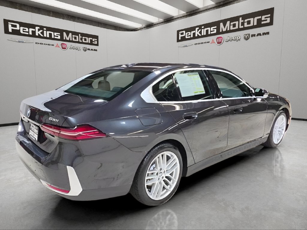 Used 2024 BMW 530i xDrive AWD/4WD image 5