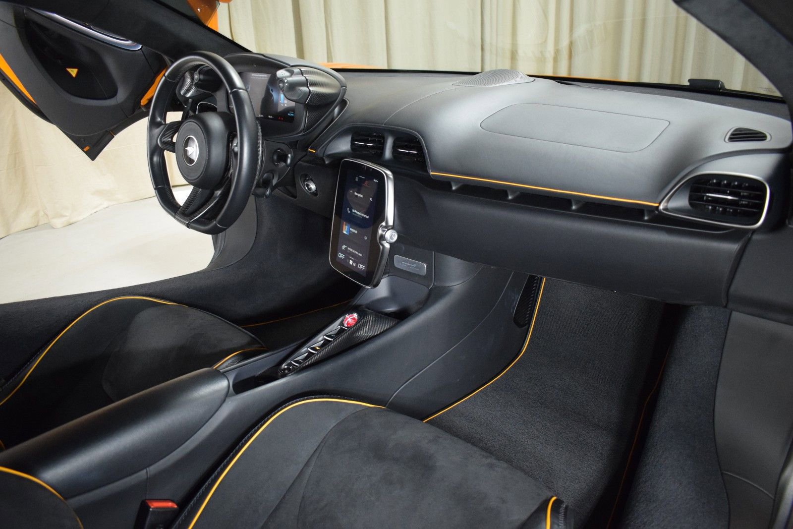 Used 2024 McLaren Artura image 19