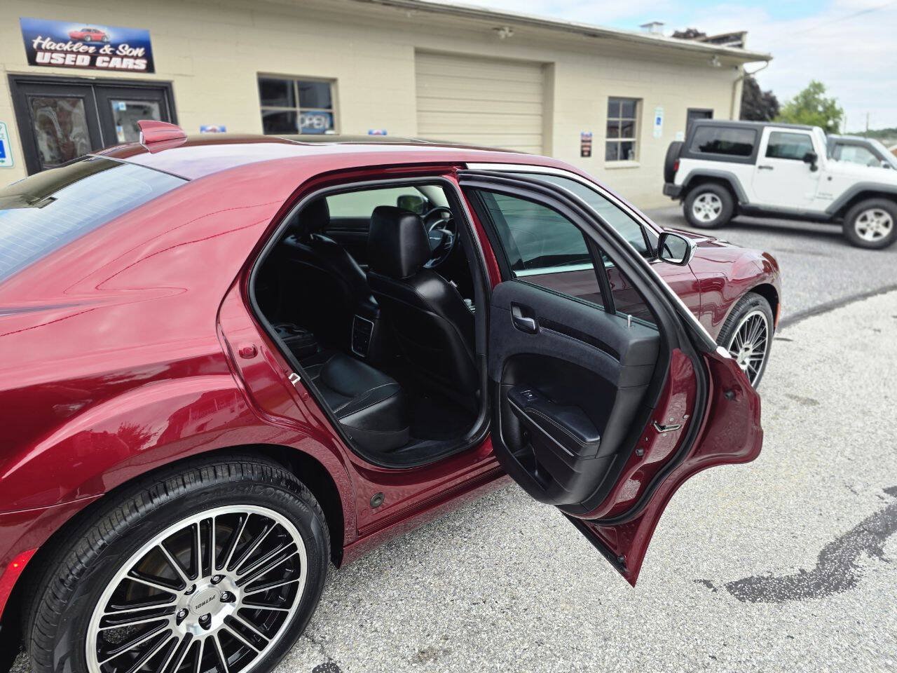 Used 2019 Chrysler 300 Limited AWD/4WD image 19