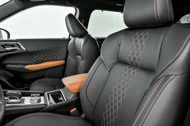 New 2025 Mitsubishi Outlander 4WD Plug-In Hybrid image 14