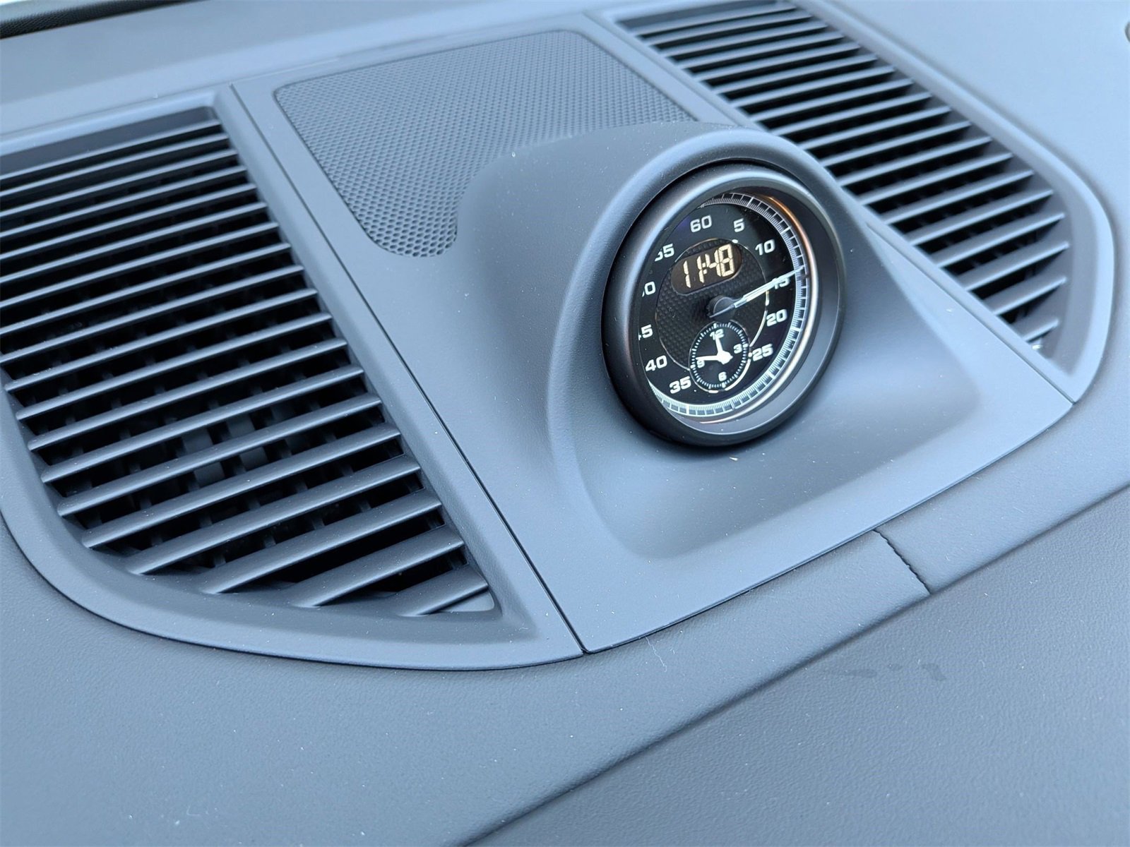 New 2025 Porsche Macan image 21