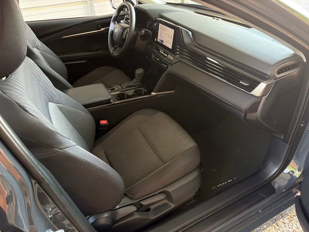 Used 2025 Toyota Camry LE w/ Convenience Package image 27