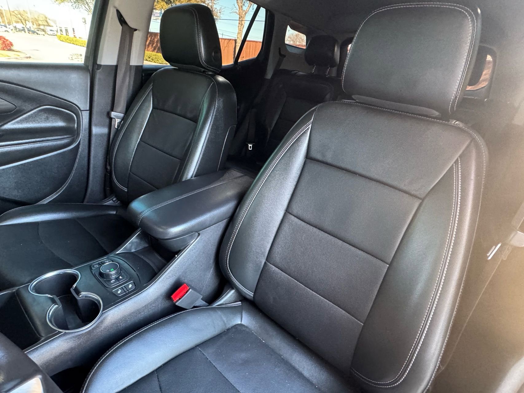 Used 2022 GMC Terrain SLT w/ Infotainment Package II FWD image 26