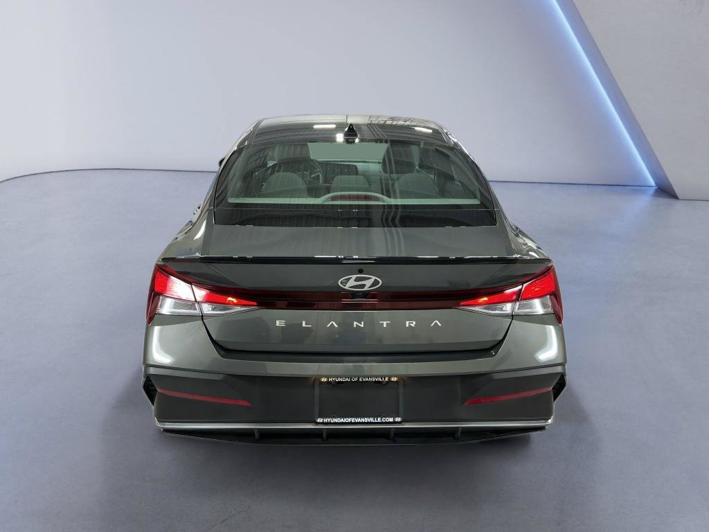 Certified 2025 Hyundai Elantra Sport FWD image 3