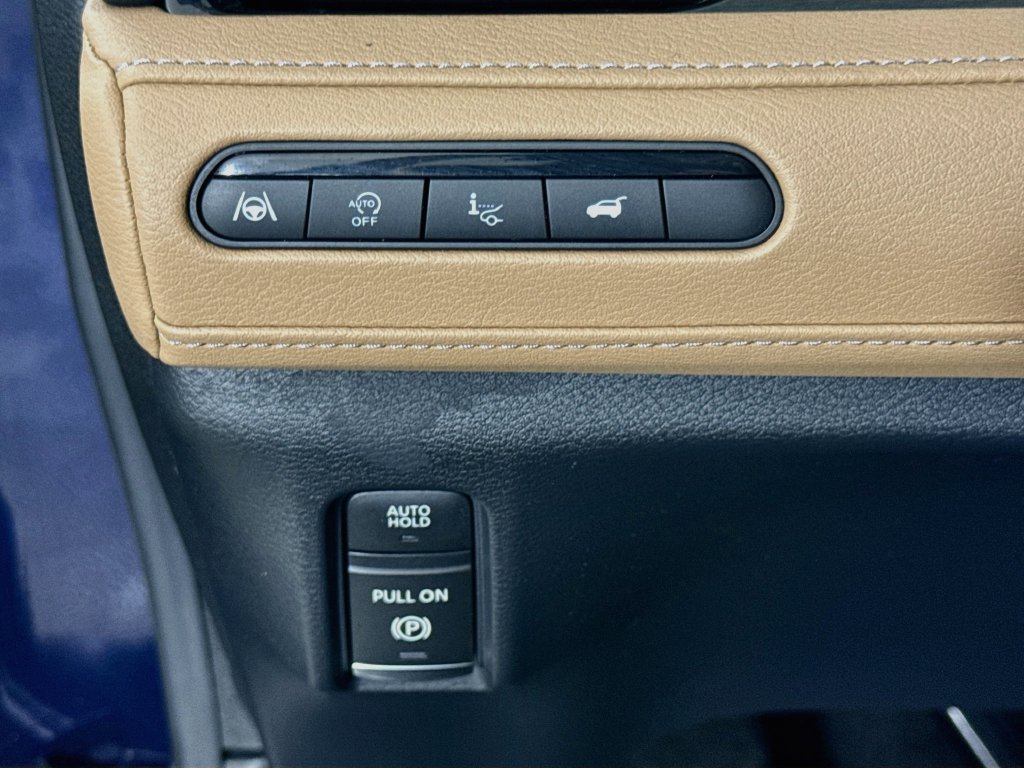 Used 2025 INFINITI QX80 Luxe AWD/4WD image 11